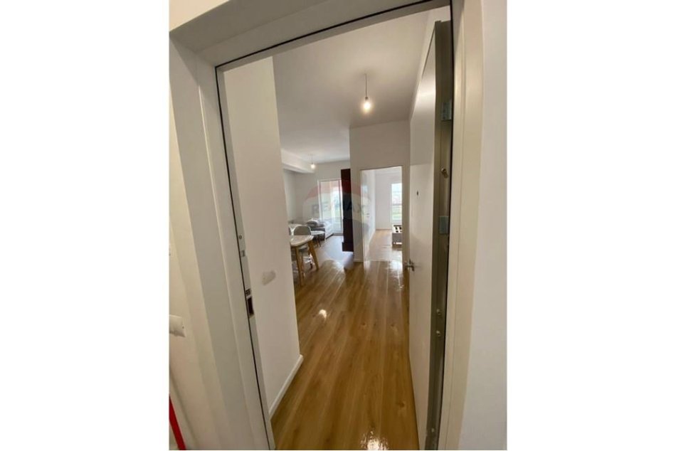 Tirane, jepet me qera apartament 1+1 Kati 7, 59 m² 450 € (Ali Demi)