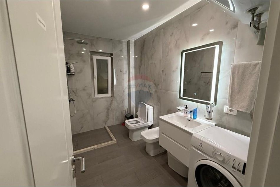 Tirane, shitet apartament 1+1 Kati 4, 55 m² 145.000 € (APARTAMENT 1+1 PER SHITJE TEK MYSLYM SHYRI!)