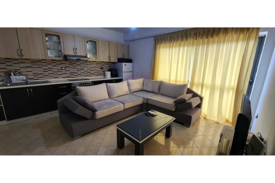 Tirane, jap me qira apartament 2+1+Aneks+Ballkon Kati 5, 95 m² 500 € (Rruga Don Bosko)