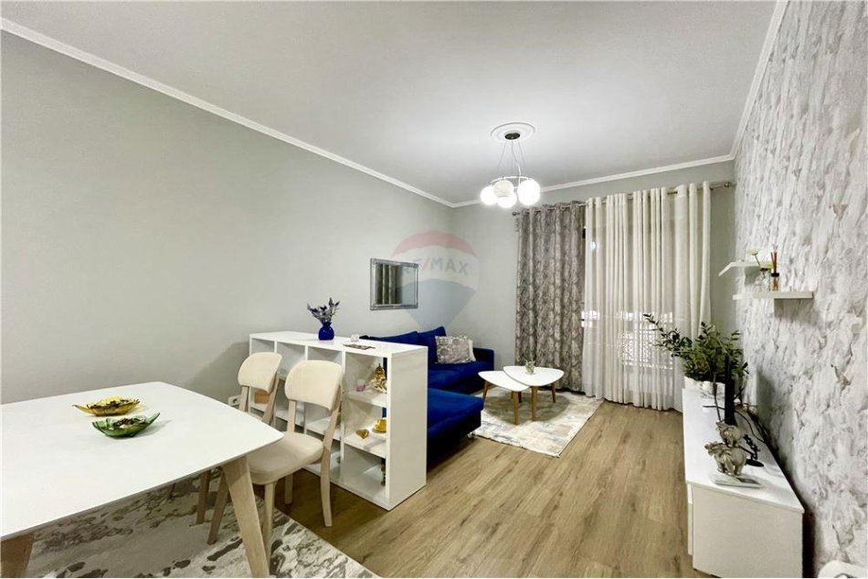 Tirane, jepet me qera apartament 1+1 Kati 5, 73 m² 800 € (Kompleksi Delijorgj)