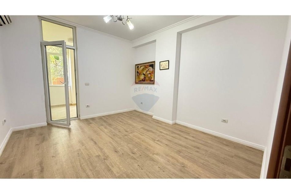Tirane, jepet me qera apartament 2+1 , 100 m² 1.000 € (rruga elbasanit)