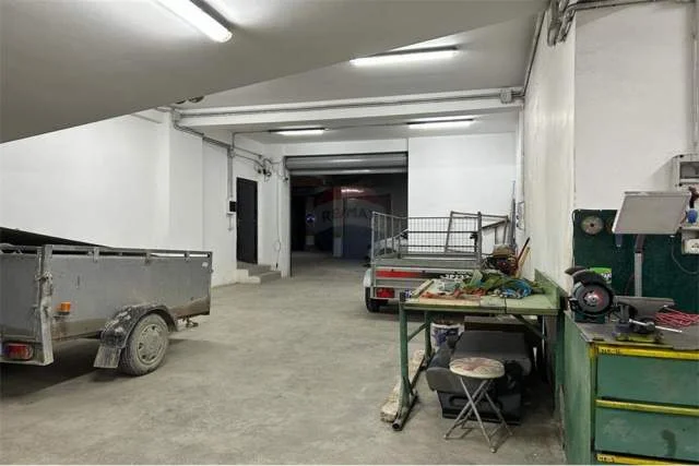 Tirane, shitet magazine Kati -1, 300 m² 158.000 Euro (Ish Fusha Aviacionit, "Garden Residence Turdiu")