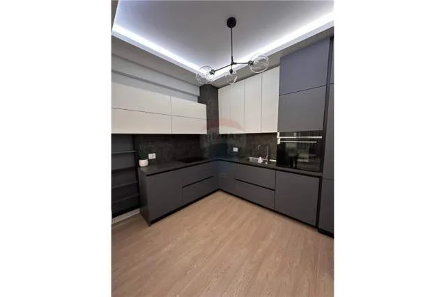 Tirane, jepet me qera apartament 2+1 84 m² 750 Euro