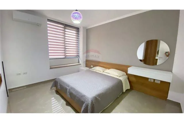 Tirane, jepet me qera apartament 2+1 110 m² 1.000 Euro