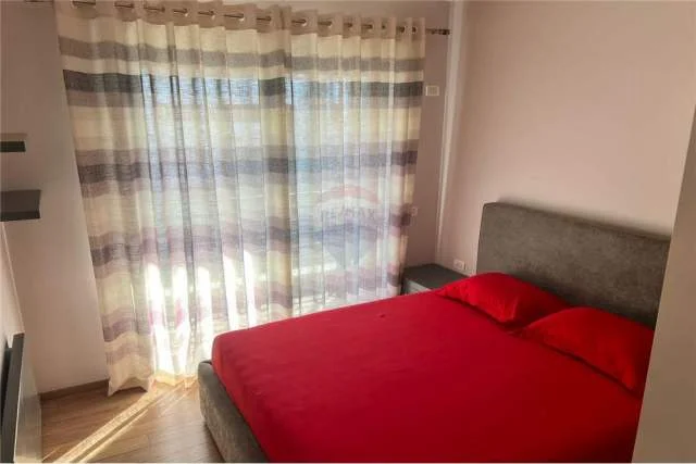 Tirane, jepet me qera apartament 2+1+BLK 100 m² 450 Euro