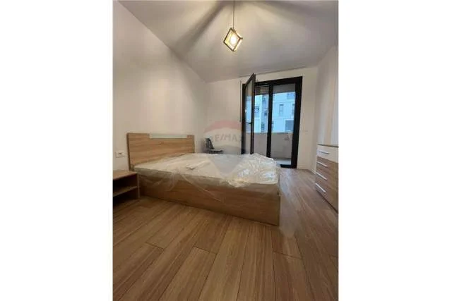 Tirane, jepet me qera apartament 1+1 Kati 9, 78 m² 450 Euro