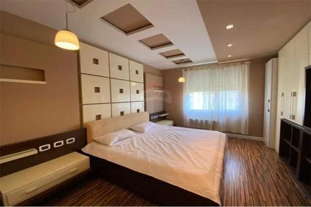 Tirane, jepet me qera apartament 1.400 Euro (Bllok)