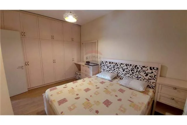 Tirane, jepet me qera apartament 2+1+BLK Kati 5, 90 m² 480 Euro (Rruga Jordan Misja - Don Bosko)