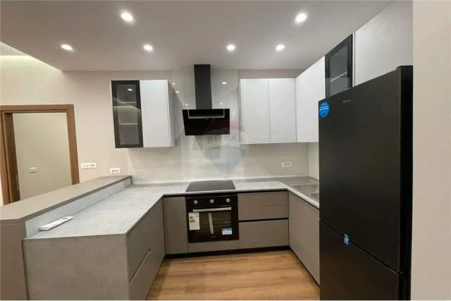 Tirane, jepet me qera apartament 2+1+BLK 108 m² 800 Euro