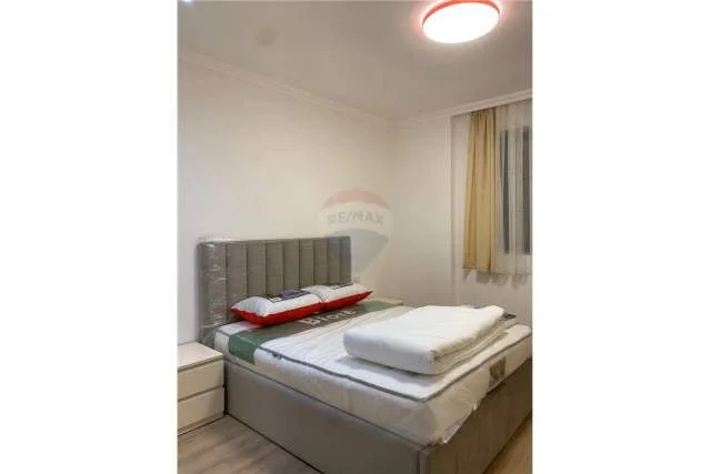 Tirane, jepet me qera apartament 2+1+BLK 110 m² 600 Euro