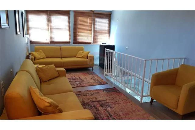 Tirane, jepet me qera apartament Dublex Kati 6, 132 m² 550 Euro (Rruga e Durresit - Qendër)