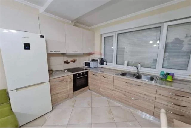 Tirane, jepet me qera apartament 1+1+BLK Kati 4, 70 m² 450 Euro (rruga kavajes)