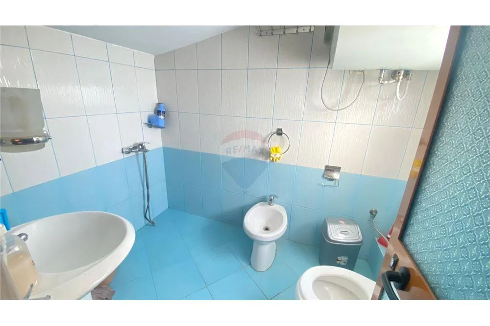 Tirane, jepet me qera apartament 1+1+BLK Kati 4, 60 m² 450 Euro (rruga elbasanit)