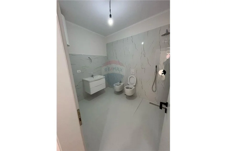 SHITET APARTAMENT 1+1 TEK XHAMIA E TABAKEVE