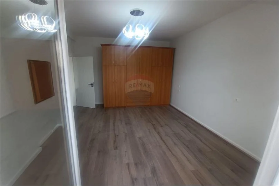Apartament ne shitje1+1 tek 21 Dhjetori Ish Parku