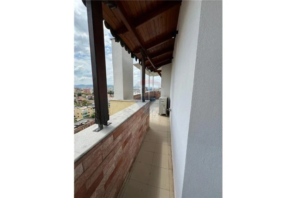 Tirane, jepet me qera zyre , Kati 10, 300 m² 3,000 € (Ambasada Polake - Mine Peza)