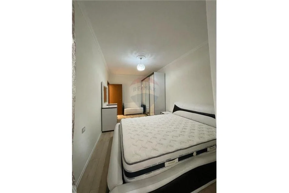 Tirane, jepet me qera apartament 2+1 Kati 2, 90 m² 580 € (Liqeni i Thate)