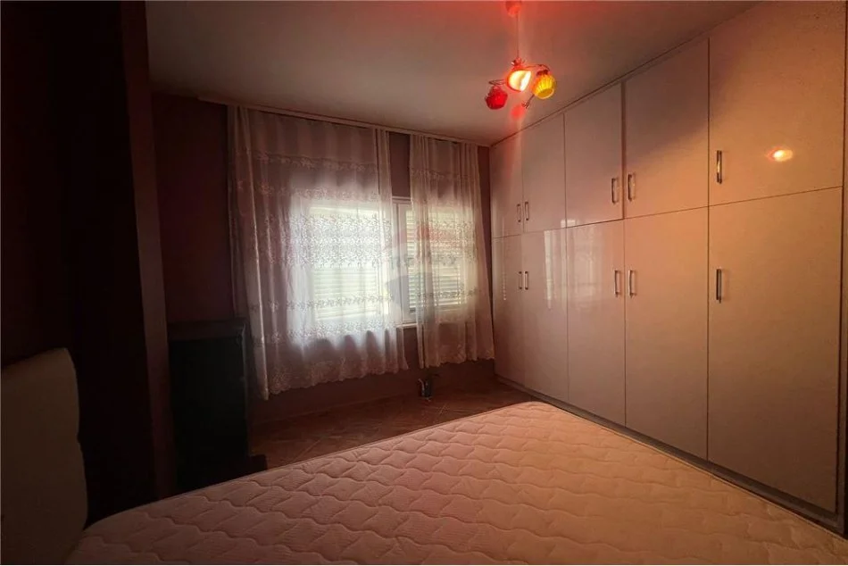 Tirane, jepet me qera apartament 2+1+Aneks , 120 m² 550 € (Liqeni i Thate)