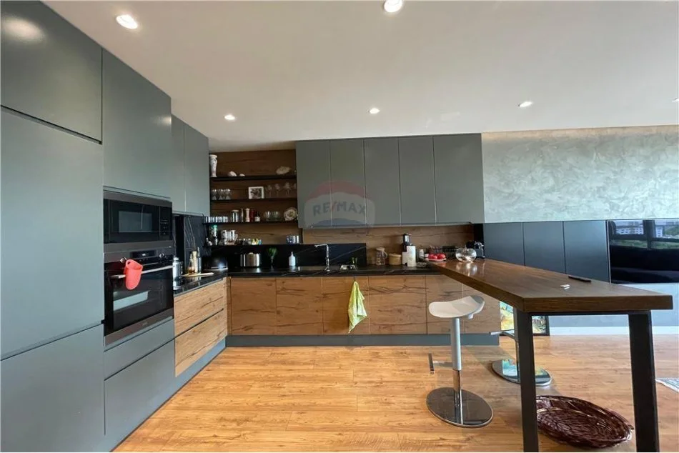 Tirane, shitet apartament 3+1 Kati 9, 137 m² 268.000 € (Vilat Gjermane)