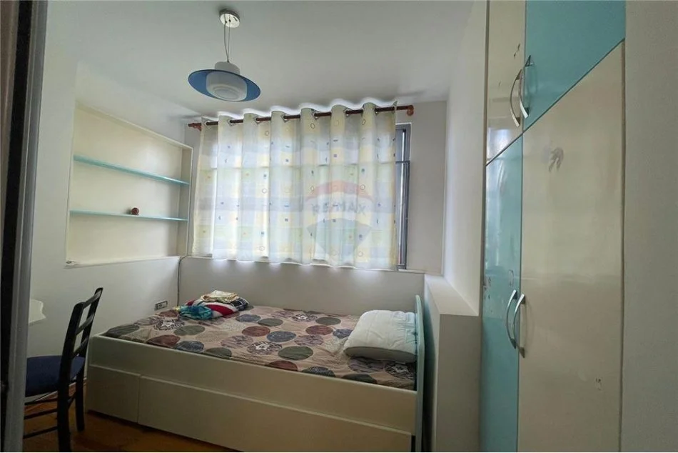 Tirane, jepet me qera apartament 2+1 Kati 3, 83 m² 550 € (Komuna e Parisit)