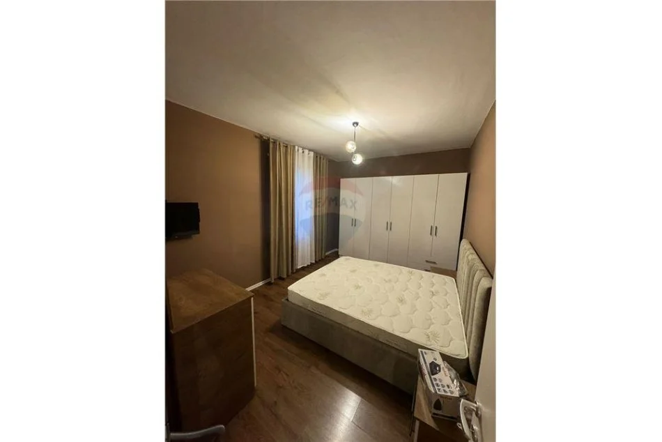 Tirane, jepet me qera apartament 1+1+Ballkon Kati 2, 70 m² 600 € (Don Bosko)