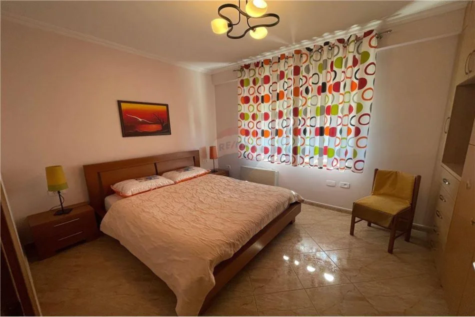 Tirane, jepet me qera apartament 1+1 Kati 8, 50 m² 500 € (Rruga Kavajes)