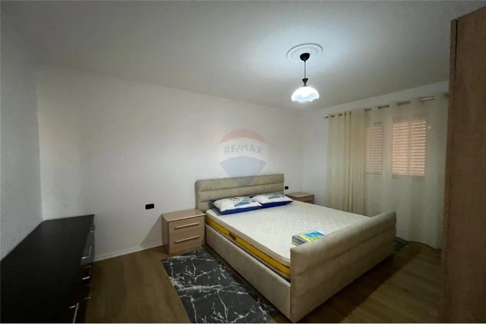 Tirane, jepet me qera apartament 2+1 Kati 3, 82 m² 450 € (rruga e dibres)