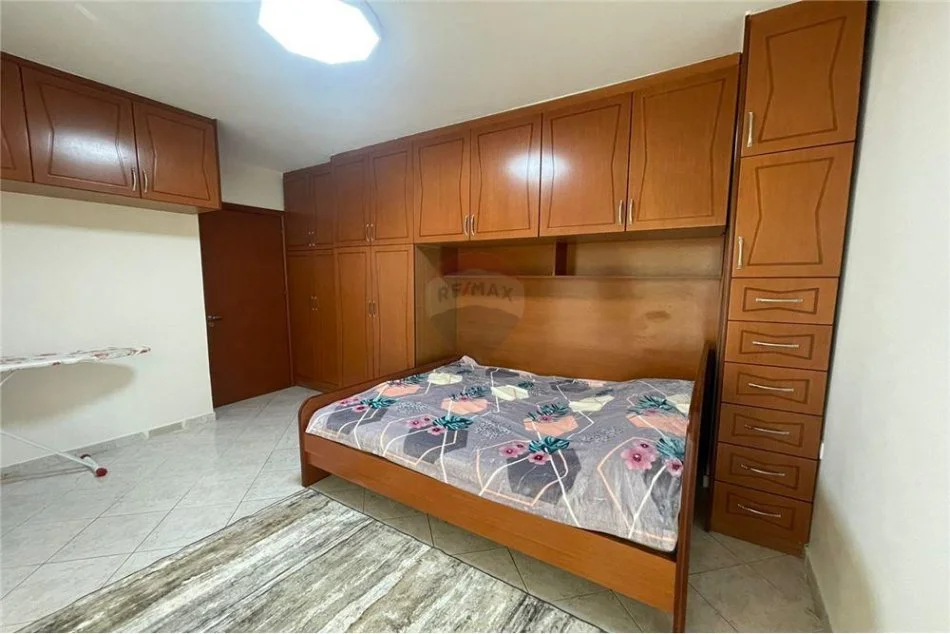 Tirane, jepet me qera apartament 2+1 Kati 3, 83 m² (komuna parisit)
