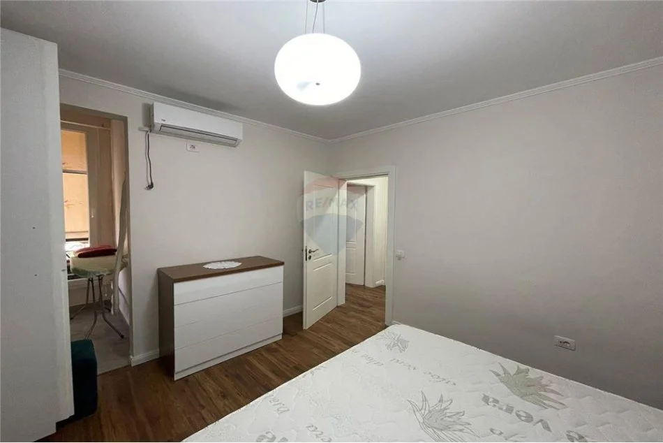 Tirane, jepet me qera 2+1 Kati 4, 90 m² 700 € (Komuna e Parisit)