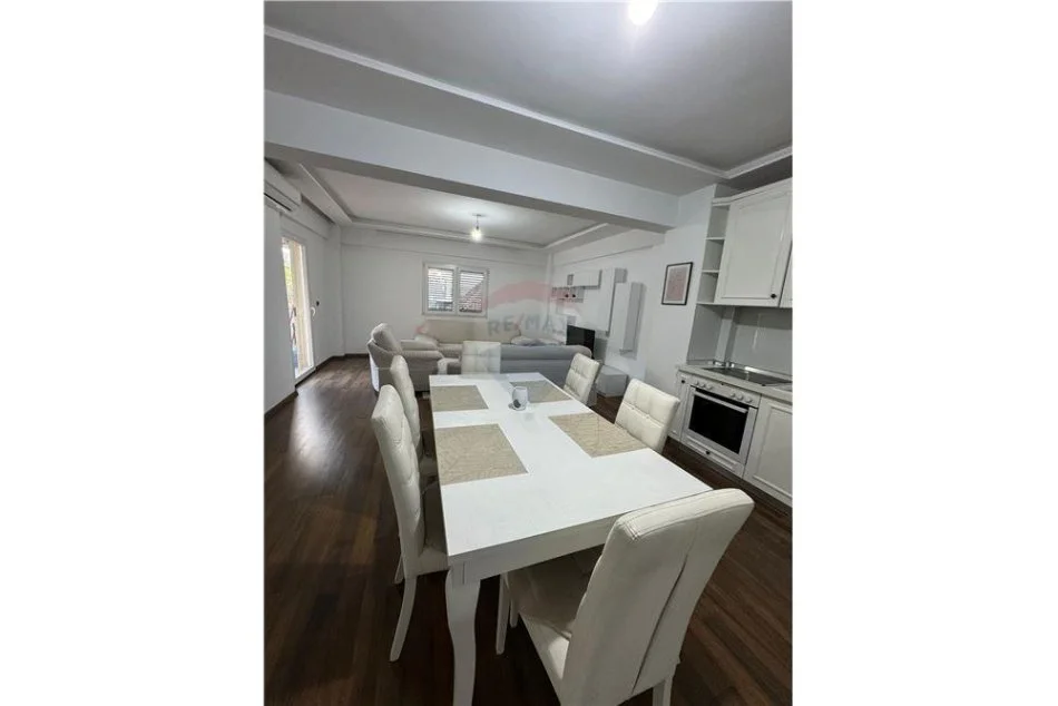 Tirane, jepet me qera apartament 2+1+Ballkon Kati 2, 120 m² 500 € (dritan hoxha)