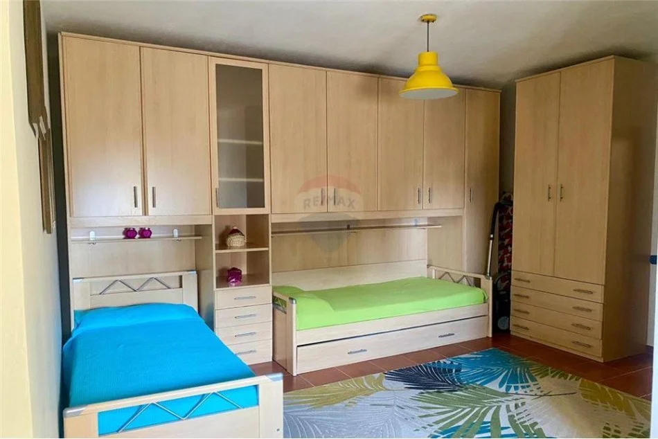 Tirane, jepet me qera apartament 2+1 Kati 10, 124 m² 600 € (Komuna e Parisit)