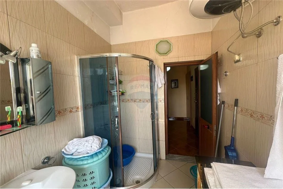 Tirane, shitet apartament 1+1 Kati 3, 65 m² 125.000 € (Rruga e Kavajes - 21 Dhjetori - 21 Dhjetori, Albania)