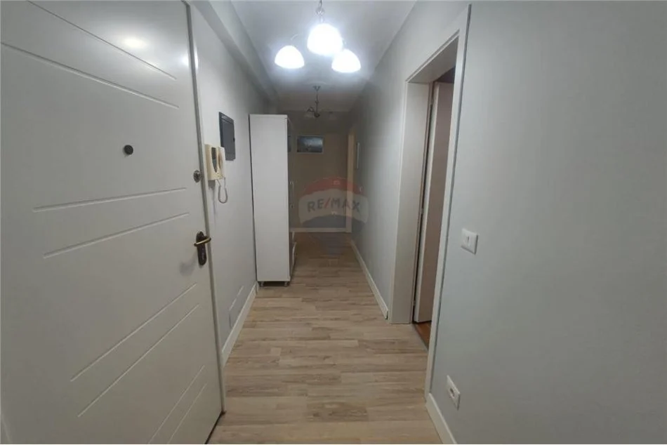 Tirane, jepet me qera apartament 2+1+Ballkon Kati 4, 95 m² 800 € (21 dhjetori)