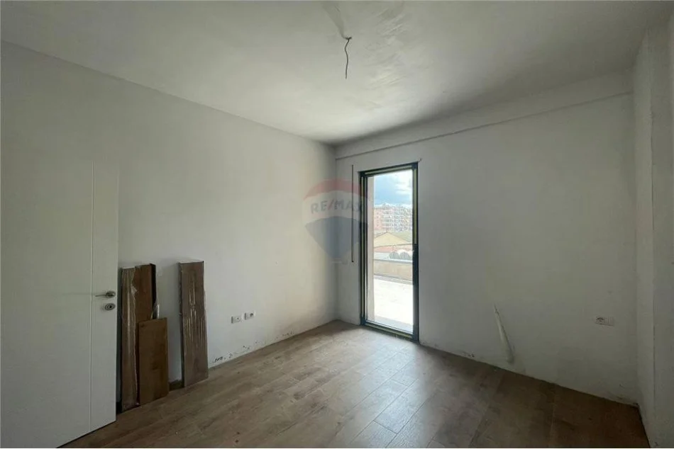 Tirane, shitet apartament 1+1+Ballkon Kati 3, 91 m² 127.000 € (Rruga Sadik Petrela - Rruga Sadik Petrela - Porcelan - Xhamlliku, Albania)