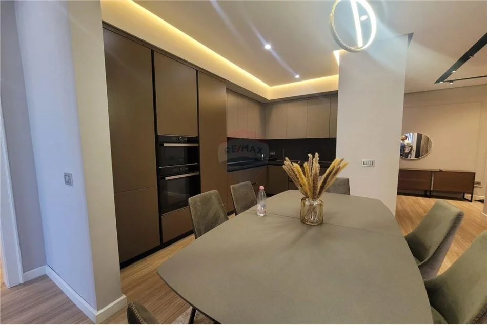 Tirane, shitet apartament 2+1 Kati 3, 125 m² 290.000 € (Rruga Karl Gega - Treni - Bulevardi i Ri, Shqipëri)