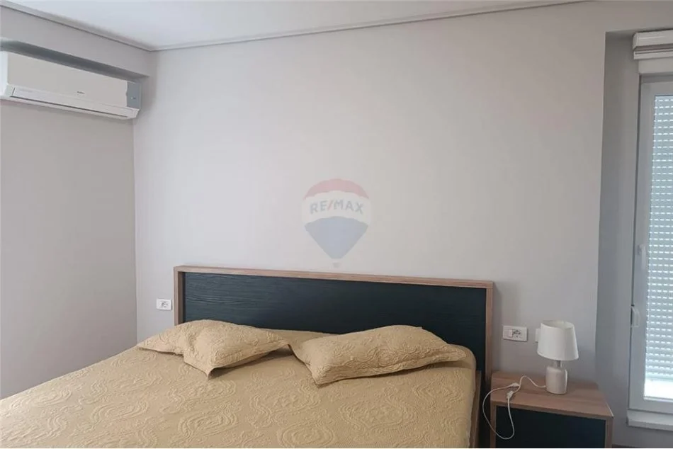 Tirane, jepet me qera apartament 2+1+Ballkon Kati 5, 128 m² 750 € (Rruga Frosina Plaku)