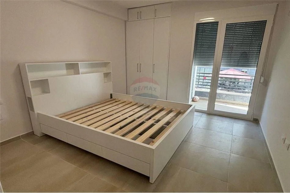 Tirane, shitet apartament 1+1 , 65 m² (Kompleksi Star - 21 Dhjetori,)