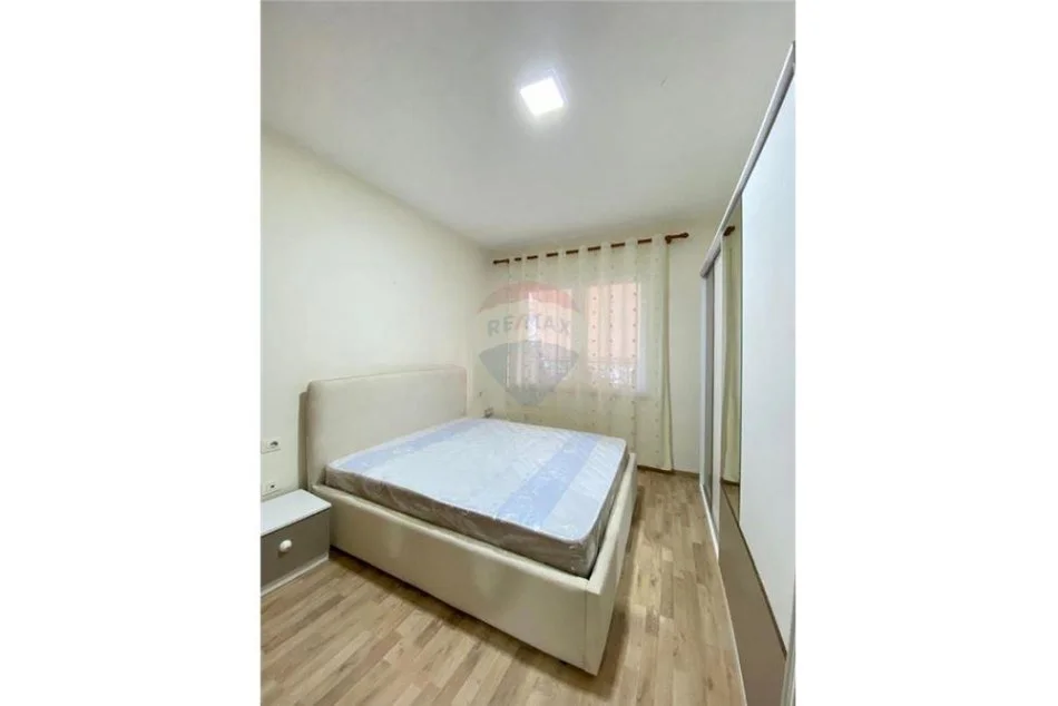Tirane, jepet me qera 1+1+Ballkon Kati 1, 60 m² 530 € (Liqeni i Thate)