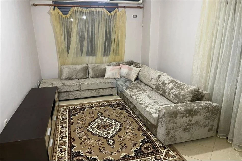 Tirane, jepet me qera apartament 2+1+Ballkon Kati 7, 91 m² 600 € (Komuna e Parisit)