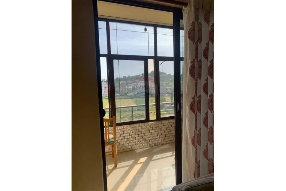 Tirane, jepet me qera apartament 1+1 Kati 8, 81 m² 400 € (Loni ligori)