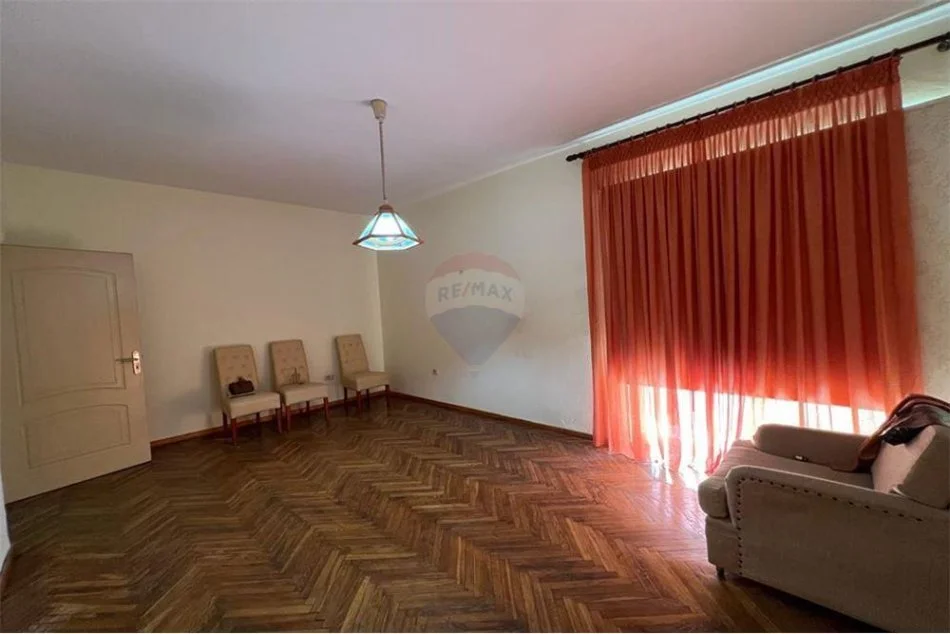 Tirane, jepet me qera apartament 2+1 Kati 3, 75 m² 400 € (21 dhjetori)