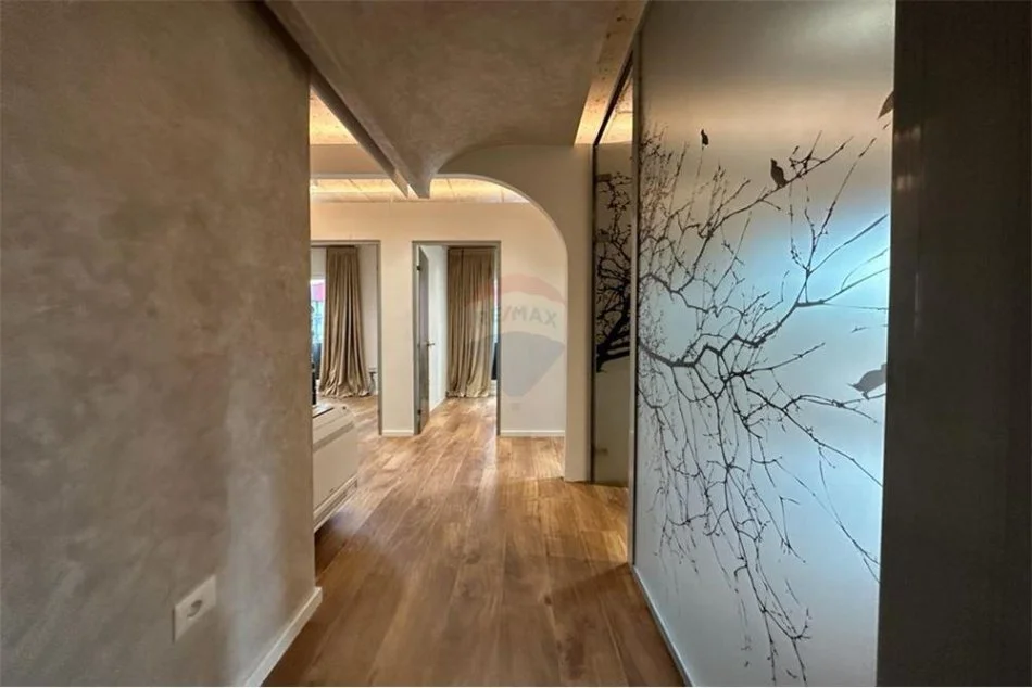 Tirane, jepet me qera Kati 4, 175 m² 2.000 € (Rruga e Elbasanit)