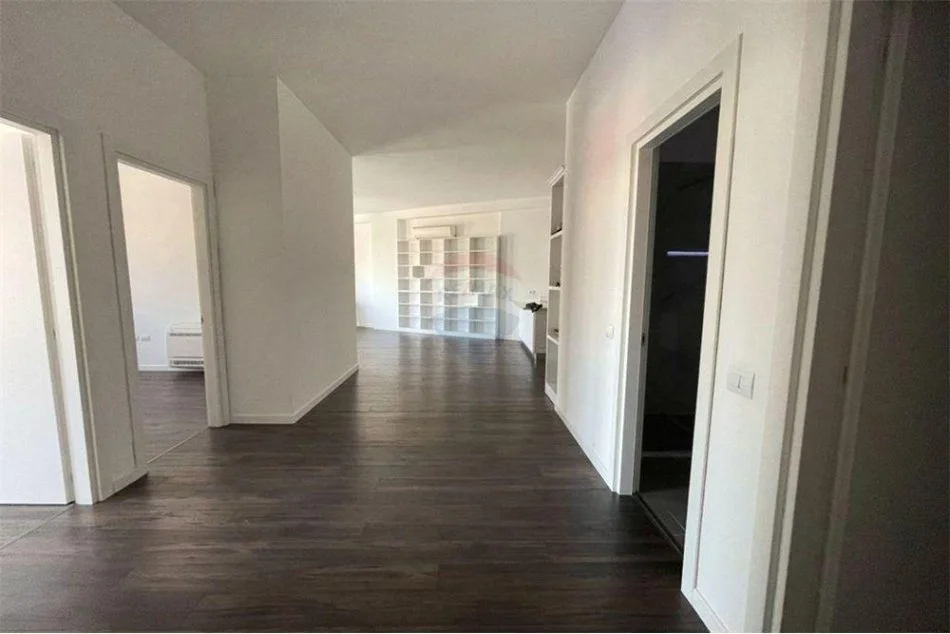 Tirane, jepet me qera apartament 3+1 Kati 3, 172 m² 1.000 € (Benjamin Kruta)