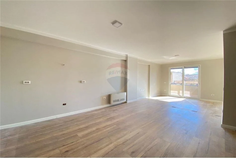 Tirane, jepet me qera apartament 3+1 Kati 2, 115 m² 750 € (Myslym Shyri)