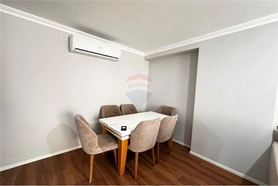 Tirane, jepet me qera apartament 1+1 , 75 m² 550 € (Fusha e Aviacionit)