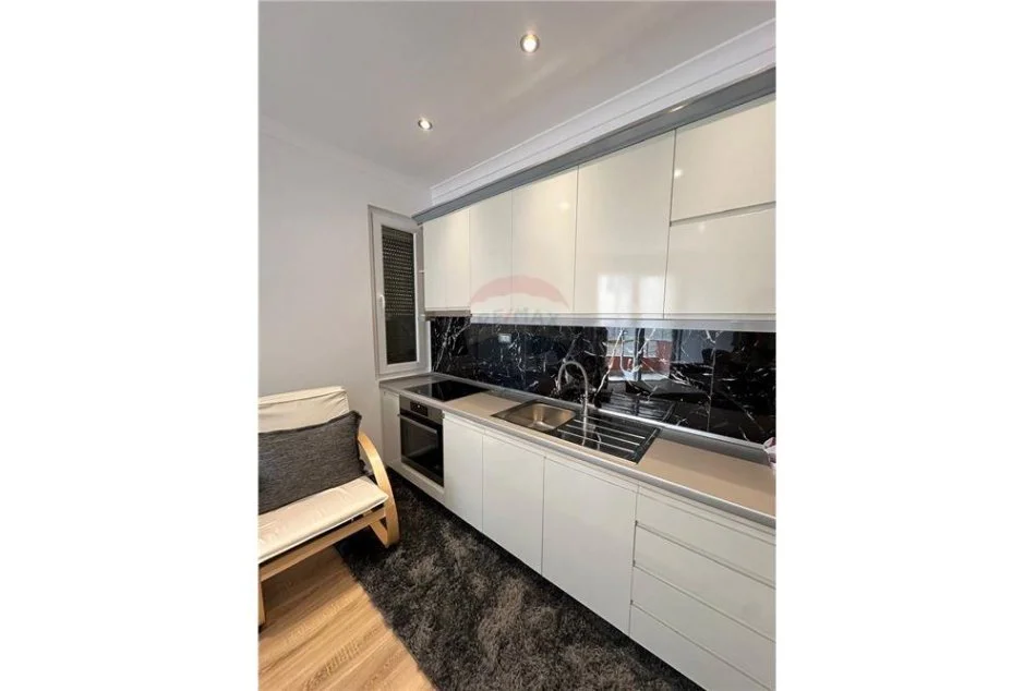 Tirane, jepet me qera apartament 2+1 Kati 1, 90 m² 450 € (muhamed Deliu - Fresku)