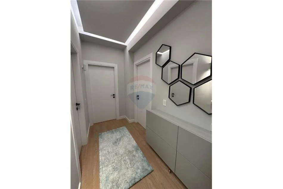 Tirane, shitet apartament 2+1 Kati 8, 95 m² 170.000 € (Bedri Karapici)