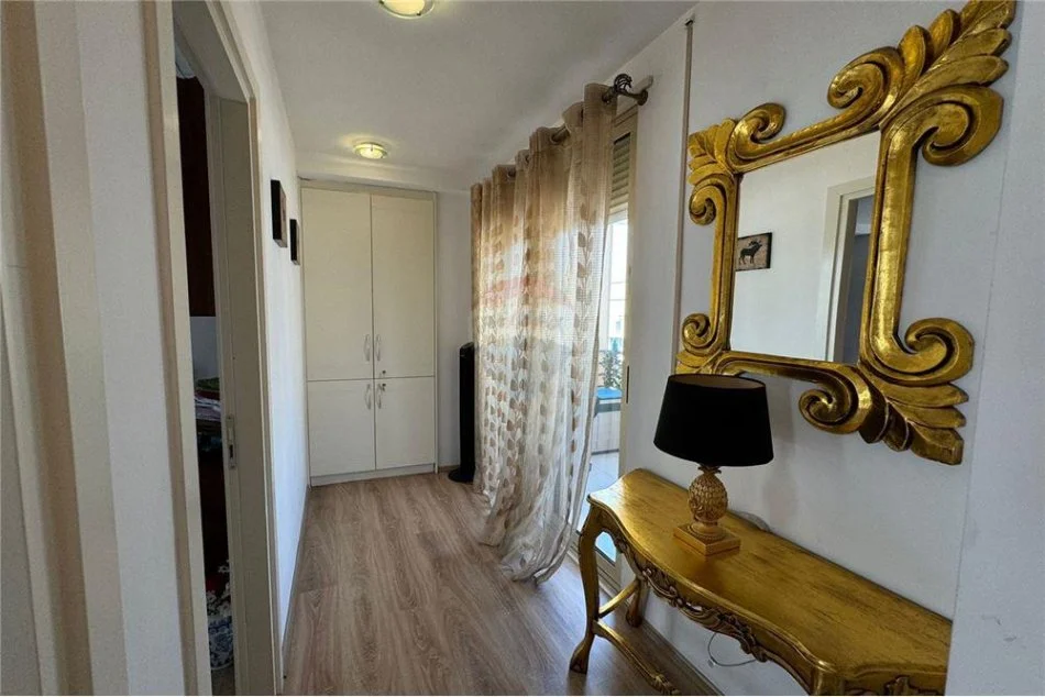 Tirane, jepet me qera apartament duplex Dublex , 130 m² 1.200 € (Komuna e Parisit)