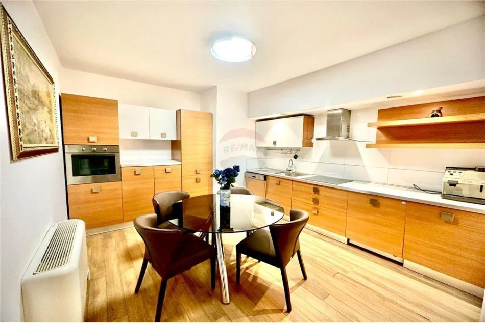 Tirane, jepet me qera apartament 1+1 Kati 10, 85 m² 700 € (Marko Bocari)