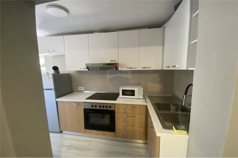 Tirane, jepet me qera apartament 1+1 Kati 3, 55 m² 450 € (Sander Prosi)